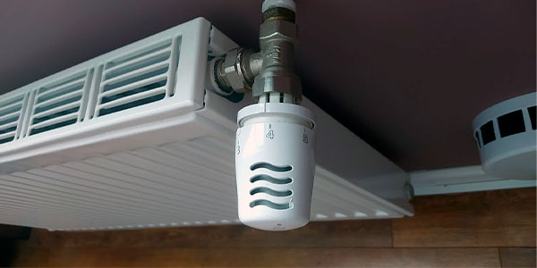 радиатор отопления с термоголовкой