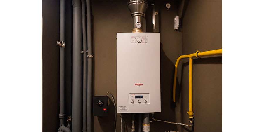 Настенный газовый котел в котельной