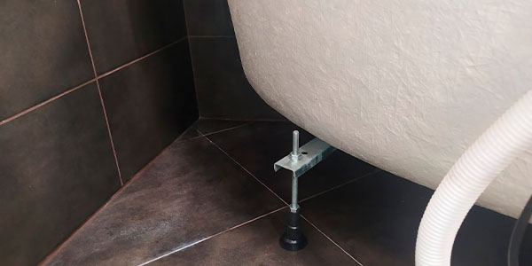 регулировка ножки ванны