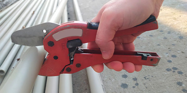 отрезание полипропиленовой трубы