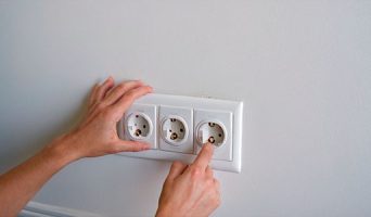 Простое руководство: как поменять и переделать розетку
