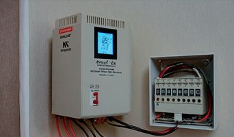 Какой стабилизатор напряжения выбрать для частного дома?