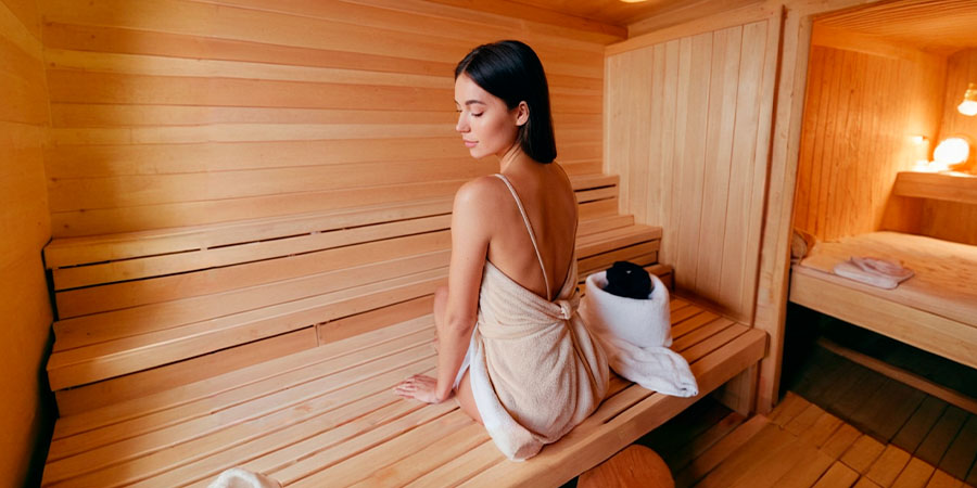 Девушка в бане