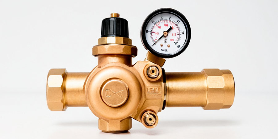 Регулятор давления воды