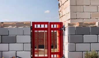 Газосиликатные блоки vs кирпич: что выбрать для вашего строительства?