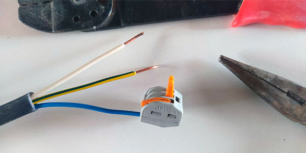 клеммик на проводе