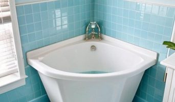 Как правильно заделать стык между ванной и стеной: советы по выбору материалов и технике герметизации