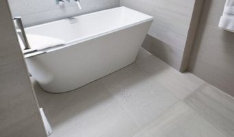 Как установить слив в полу: пошаговое руководство для современной ванной комнаты