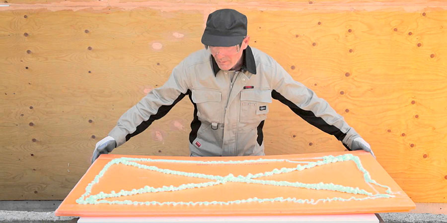 Вариант нанесение клея на пеноплекс