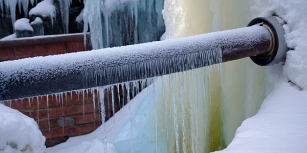 обледенелая труба