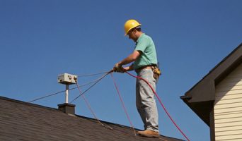 Уход за молниеотводом: что нужно знать для надёжной работы