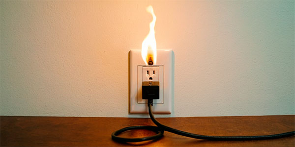 розетка горит