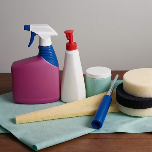 Как убрать жирные пятна с обоев на кухне и коридоре