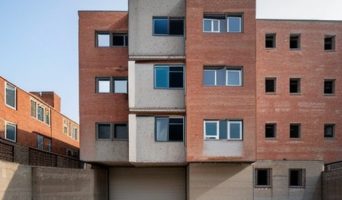Газобетонные блоки: история, преимущества и вызовы в современном строительстве многоэтажек