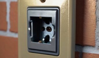 Как предотвратить выпадение подрозетников: от выбора материалов до профилактики ошибок