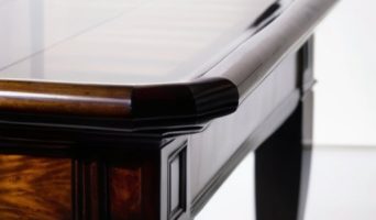 Как продлить жизнь лакированной мебели: советы по выбору, уходу и восстановлению покрытия