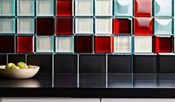 Мозаичный фартук на кухне: секреты выбора, укладки и ухода для стильного интерьера