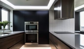 Натяжные потолки на кухне: как выбрать идеальный вариант и обеспечить долгий срок службы