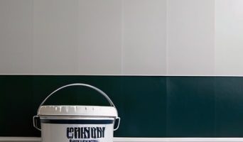 Распылитель в действии: как покрасить обои под покраску быстро и качественно