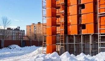 Строительство из керамоблоков в зимний период: технологии, преимущества и подготовка