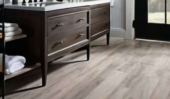 Водостойкие кварцвиниловые полы: идеальное решение для влажных помещений и их преимущества