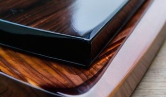 Выбор идеальной защиты для дерева: масло, лак или пропитка? Сравнение свойств, применения и экологии