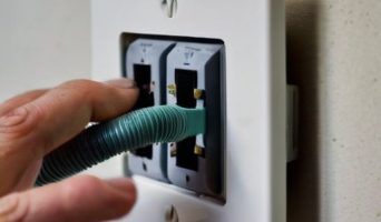 Как установить подрозетник в гипсокартон: пошаговое руководство для надежной и безопасной электропроводки