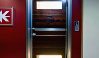 Противопожарные двери: как выбрать и установить для максимальной безопасности вашего здания