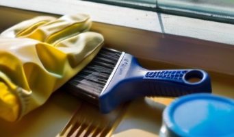 Эффективные способы удаления монтажной пены с пластиковых окон: советы и рекомендации