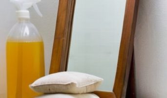 Как избавиться от разводов на зеркалах: советы и народные средства для идеальной чистоты