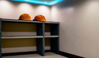 Как самостоятельно установить гипсокартон на потолок: пошаговое руководство для начинающих
