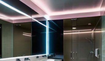 Натяжные потолки в ванной: преимущества, материалы и дизайнерские решения для идеального интерьера