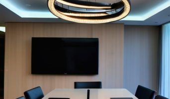 Светодиодная люстра на натяжном потолке: пошаговое руководство по установке и уходу
