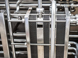 Пластинчатые теплообменники-пастеризаторы - особенности работы для пастеризации и охлаждения молока и пива